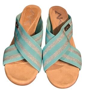 Ann Klein turquoise fabric slides size 7